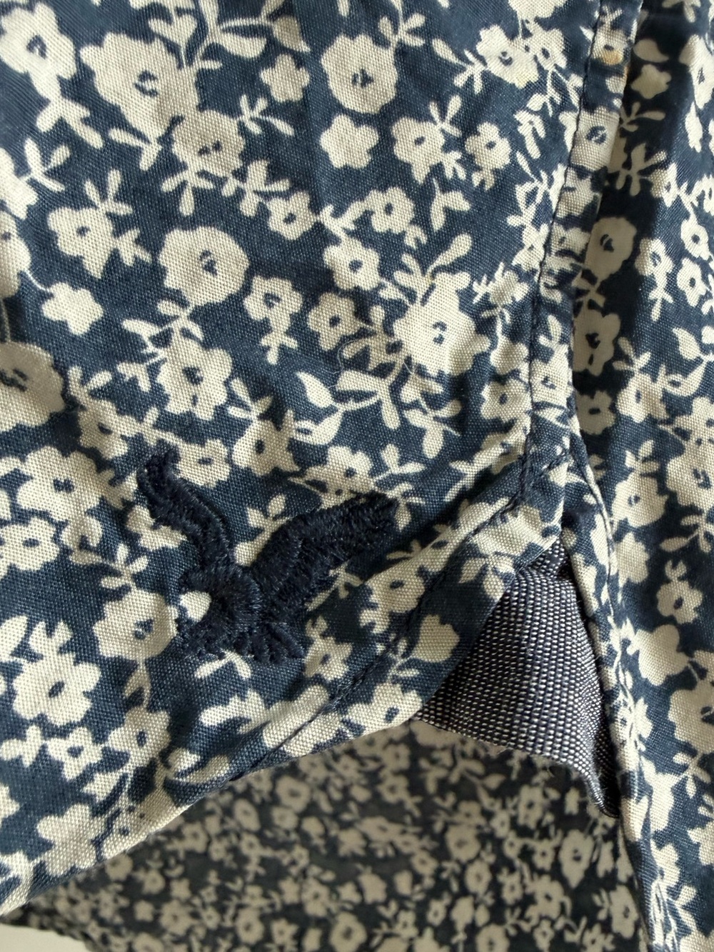 American Eagle Navy and White Floral Button Down Shirt - Picture 6 of 7